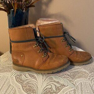 The North Face Boots Women’s Size 5 Tan hiking ballard lace up boot outdoor